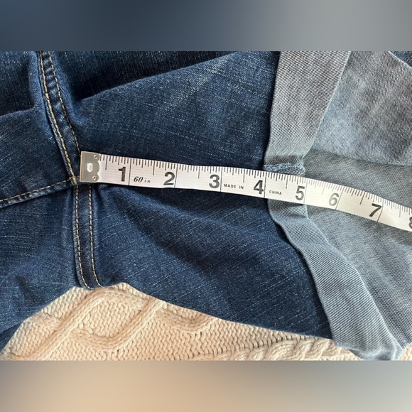 Levi’s Signature denim Distressed Medium Wash Cuffed Jean Shorts Size 24 Plus - Picture 11 of 16